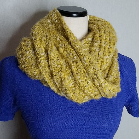 American Eagle Outfitters Chunky Infinity Scarf